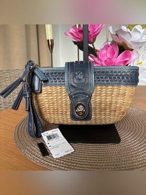 Coach Two Tone Blue Straw And Leather Turnlock Clutch F49104